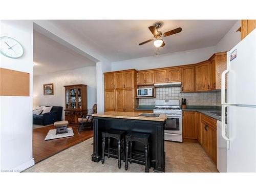 174 East 24Th Street, Hamilton, ON - Indoor Photo Showing Kitchen