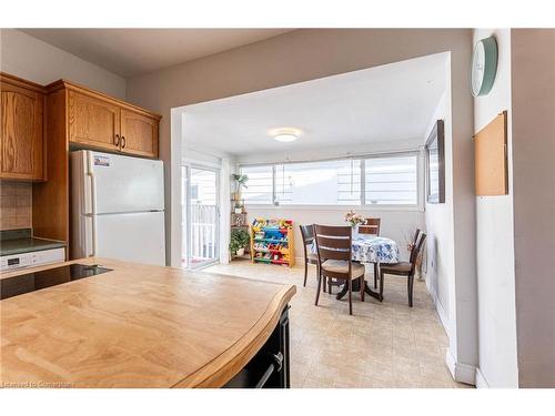 174 East 24Th Street, Hamilton, ON - Indoor Photo Showing Kitchen