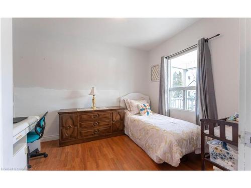 174 East 24Th Street, Hamilton, ON - Indoor Photo Showing Bedroom