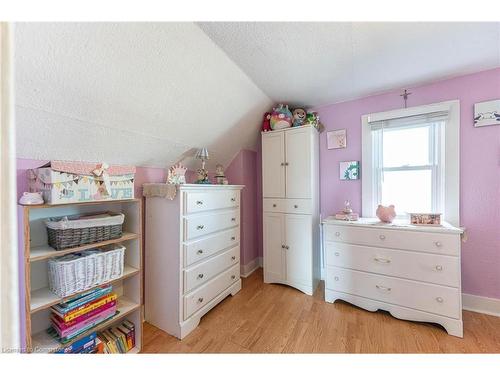 174 East 24Th Street, Hamilton, ON - Indoor Photo Showing Bedroom