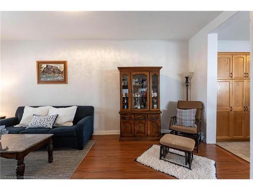 174 East 24Th Street, Hamilton, ON - Indoor Photo Showing Living Room