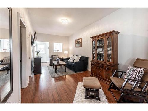 174 East 24Th Street, Hamilton, ON - Indoor Photo Showing Living Room