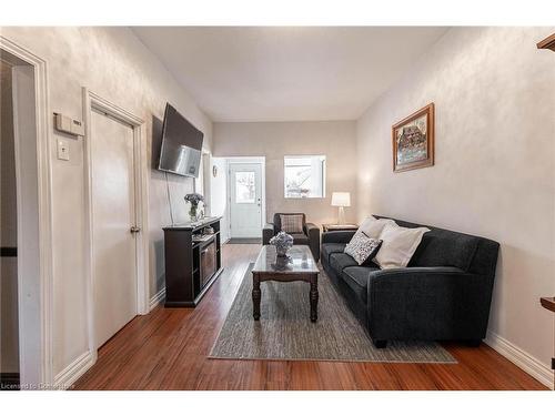 174 East 24Th Street, Hamilton, ON - Indoor Photo Showing Living Room