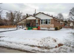 153 Renfrew Street  Caledonia, ON N3W 1E8