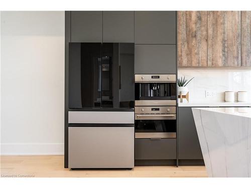 25 Shadyside Avenue, Hamilton, ON - Indoor Photo Showing Kitchen