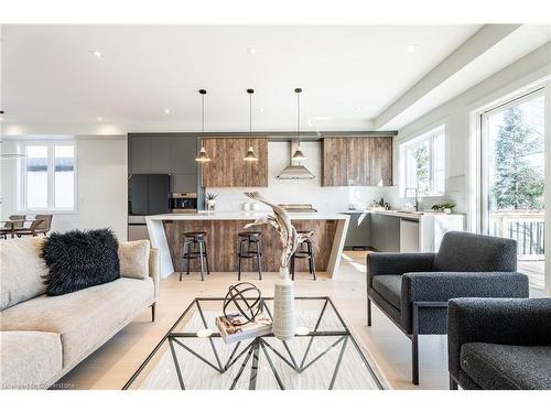 25 Shadyside Avenue, Hamilton, ON - Indoor Photo Showing Living Room