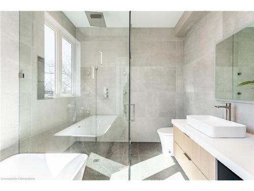 25 Shadyside Avenue, Hamilton, ON - Indoor Photo Showing Bathroom