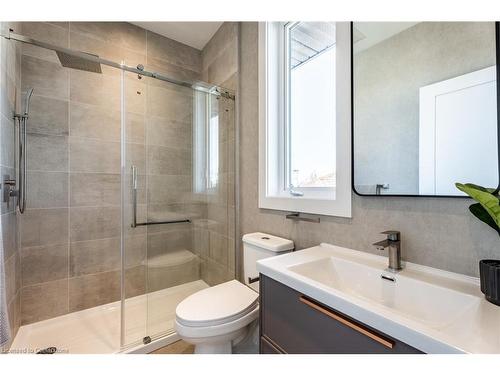 25 Shadyside Avenue, Hamilton, ON - Indoor Photo Showing Bathroom