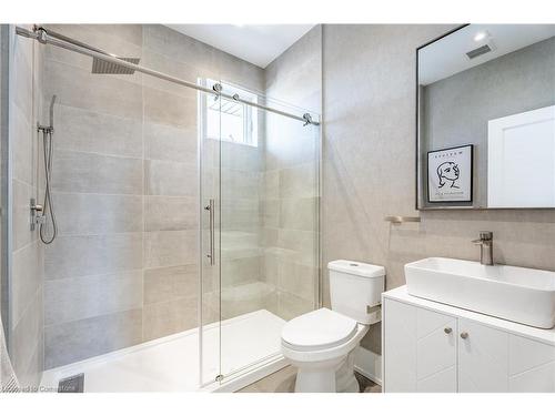 25 Shadyside Avenue, Hamilton, ON - Indoor Photo Showing Bathroom