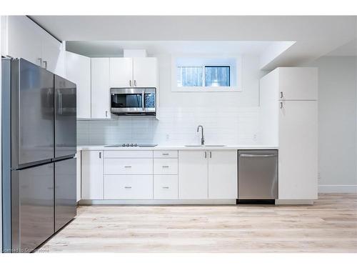 25 Shadyside Avenue, Hamilton, ON - Indoor Photo Showing Kitchen