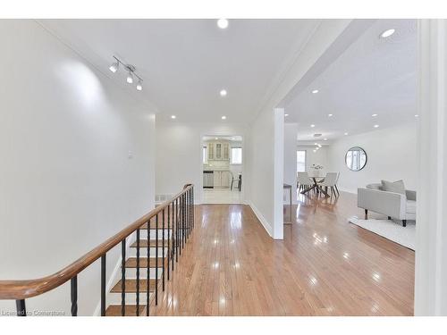 1276 Silver Spear Road, Mississauga, ON - Indoor Photo Showing Living Room