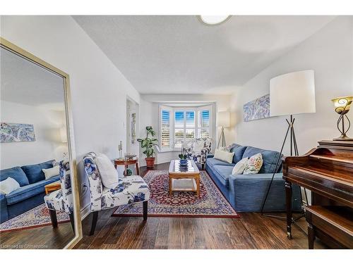 2430 Alder Drive, Burlington, ON - Indoor Photo Showing Living Room