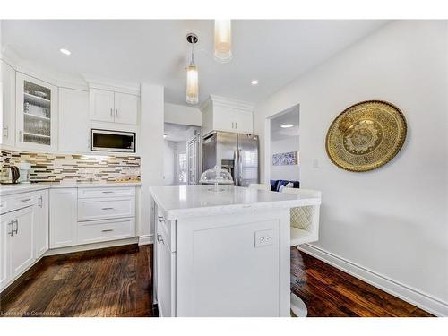 2430 Alder Drive, Burlington, ON - Indoor Photo Showing Kitchen With Upgraded Kitchen