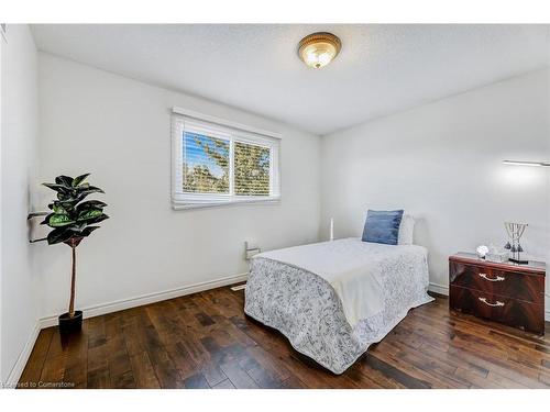 2430 Alder Drive, Burlington, ON - Indoor Photo Showing Bedroom