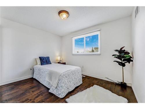 2430 Alder Drive, Burlington, ON - Indoor Photo Showing Bedroom