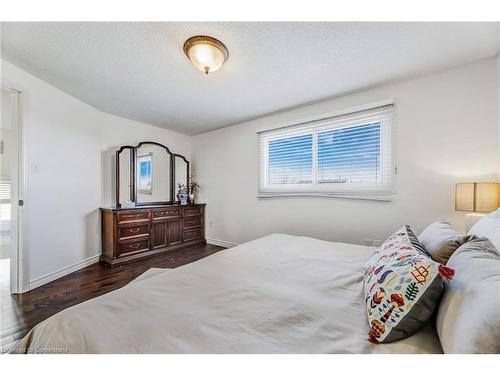 2430 Alder Drive, Burlington, ON - Indoor Photo Showing Bedroom