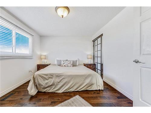 2430 Alder Drive, Burlington, ON - Indoor Photo Showing Bedroom