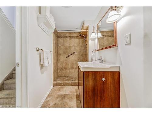 2430 Alder Drive, Burlington, ON - Indoor Photo Showing Bathroom