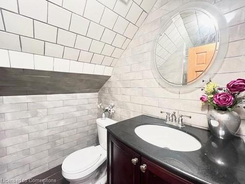 337 East 17Th Street, Hamilton, ON - Indoor Photo Showing Bathroom