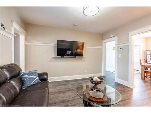 153 Connaught Avenue N, Hamilton, ON - Indoor Photo Showing Living Room