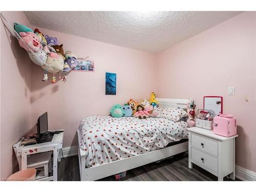 153 Connaught Avenue N, Hamilton, ON - Indoor Photo Showing Bedroom