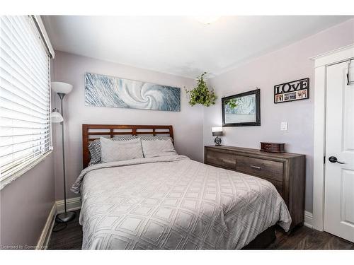 153 Connaught Avenue N, Hamilton, ON - Indoor Photo Showing Bedroom