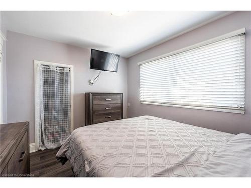 153 Connaught Avenue N, Hamilton, ON - Indoor Photo Showing Bedroom