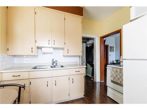 402 Dundurn Street S, Hamilton, ON - Indoor Photo Showing Kitchen With Double Sink