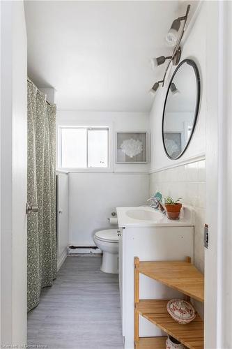 402 Dundurn Street S, Hamilton, ON - Indoor Photo Showing Bathroom