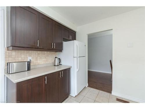 117 Anna Capri Drive, Hamilton, ON - Indoor Photo Showing Kitchen