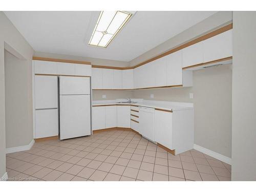 594 Forestwood Crescent, Burlington, ON - Indoor Photo Showing Kitchen