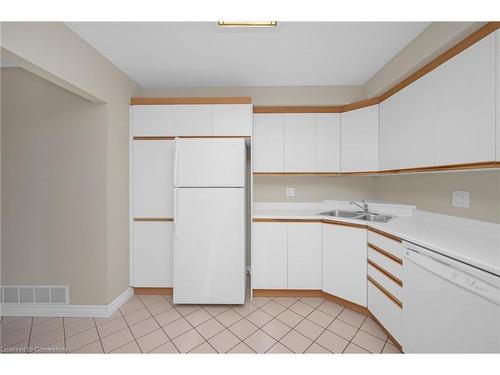 594 Forestwood Crescent, Burlington, ON - Indoor Photo Showing Kitchen With Double Sink