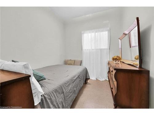 175 Victoria Avenue N, Hamilton, ON - Indoor Photo Showing Bedroom