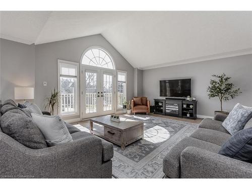 2031 Foster Court, Burlington, ON - Indoor Photo Showing Living Room