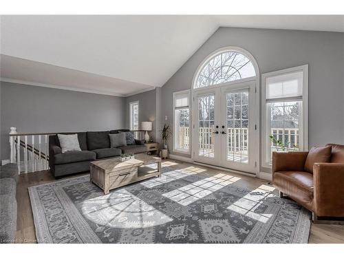 2031 Foster Court, Burlington, ON - Indoor Photo Showing Living Room