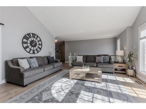 2031 Foster Court, Burlington, ON - Indoor Photo Showing Living Room