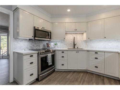 2031 Foster Court, Burlington, ON - Indoor Photo Showing Kitchen