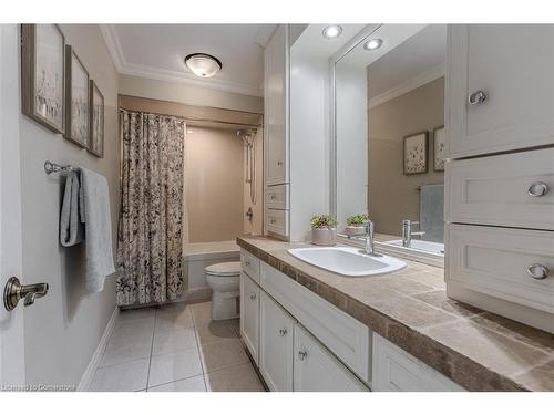 2031 Foster Court, Burlington, ON - Indoor Photo Showing Bathroom