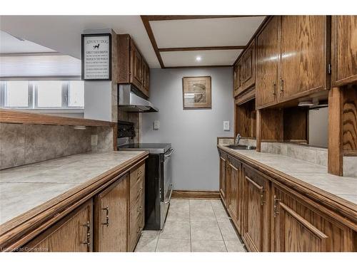 2031 Foster Court, Burlington, ON - Indoor Photo Showing Kitchen