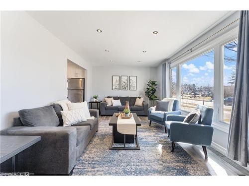 2225 Sheffield Drive, Burlington, ON - Indoor Photo Showing Living Room