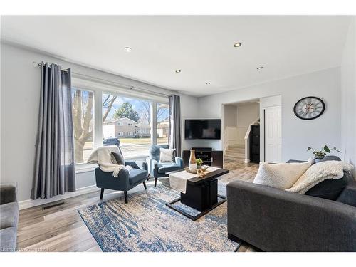 2225 Sheffield Drive, Burlington, ON - Indoor Photo Showing Living Room