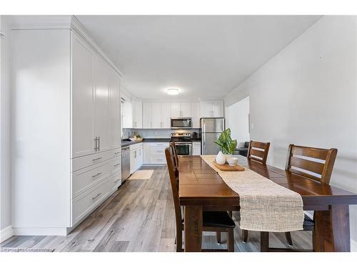 2225 Sheffield Drive, Burlington, ON - Indoor Photo Showing Dining Room