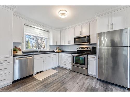 2225 Sheffield Drive, Burlington, ON - Indoor Photo Showing Kitchen