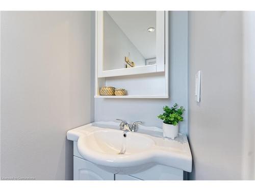 2225 Sheffield Drive, Burlington, ON - Indoor Photo Showing Bathroom