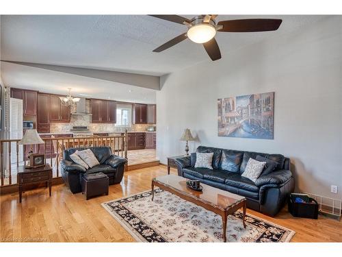 2137 Cleaver Avenue, Burlington, ON - Indoor Photo Showing Living Room