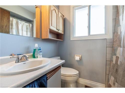 2137 Cleaver Avenue, Burlington, ON - Indoor Photo Showing Bathroom