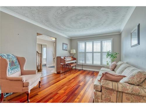 2137 Cleaver Avenue, Burlington, ON - Indoor Photo Showing Living Room