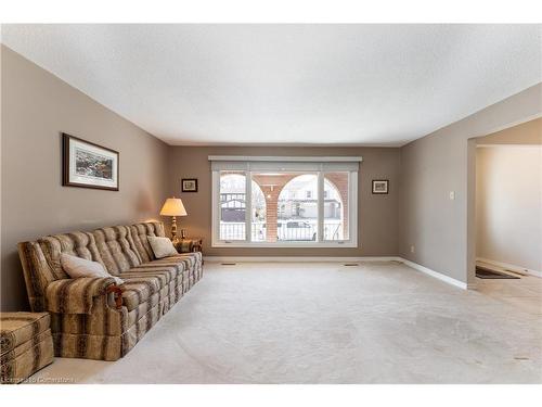 2459 Sinclair Circle, Burlington, ON - Indoor Photo Showing Living Room