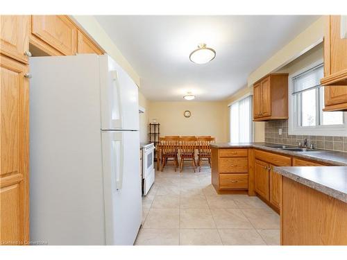 2459 Sinclair Circle, Burlington, ON - Indoor Photo Showing Kitchen With Double Sink