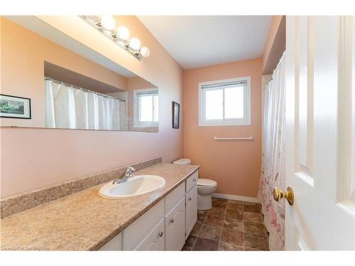 2459 Sinclair Circle, Burlington, ON - Indoor Photo Showing Bathroom